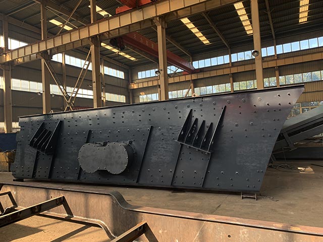 3YA3080大型振動篩助力福建泉州石灰?guī)r制砂生產(chǎn)線開工運行