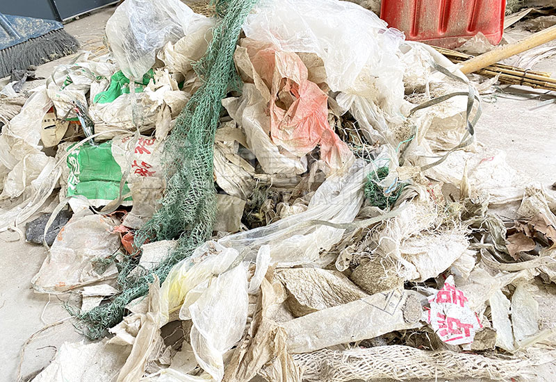 分揀出的大塊輕物質(zhì)